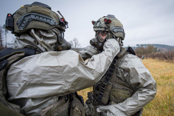 Auch der Umgang mit der persönlichen ABC-Schutzausrüstung wurde bewertet © Bundesheer