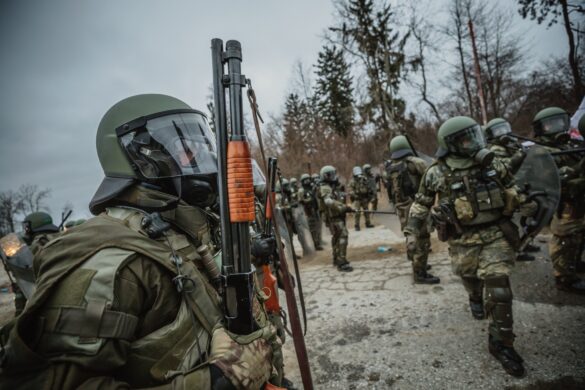 Mit dem Vorderschaftrepetiergewehr können Gummigeschosse verschossen werden © Bundeswehr
