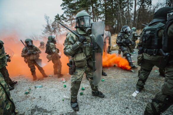 Je gewalttätiger die Demonstranten, desto entschlossener die Antwort © Bundeswehr