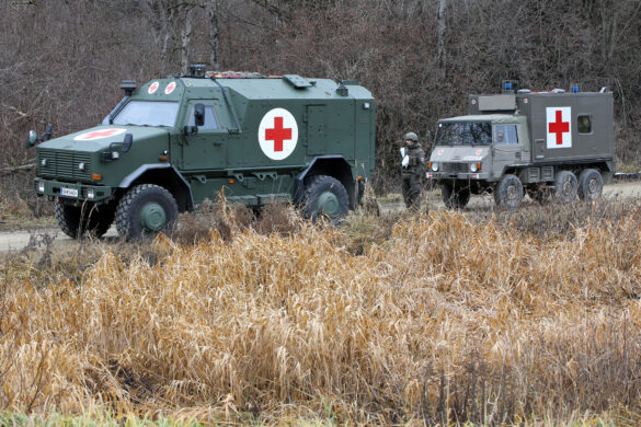 Dingo 2 Notfallfahrzeug und Sanitätsfahrzeug Pinzgauer 712 SAN © Bundesheer