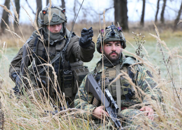 Kampfanzug 03 und der neue Tarnanzug © Bundesheer