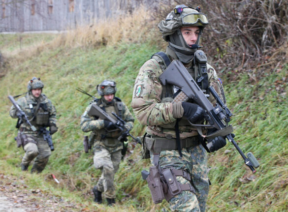 Soldaten des Jägerbataillons 18. Jacke in Multicam zur österreichischen Tarnhose © Bundesheer