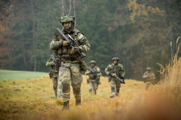 Österreichische Jäger im neuen Tarnanzug, welcher im Verlauf der Übung auch an das JgB25 ausgegeben wurde © Bundesheer