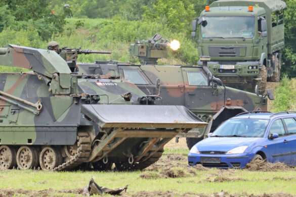 Die Kampfunterstützungskompanie beim Angriff © Doppeladler.com