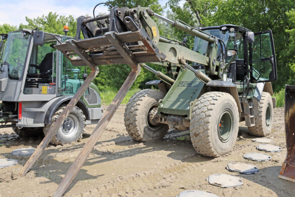 Radlader JCB 437 HT © Doppeladler.com