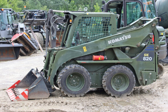 Kompaktlader Komatsu SK820 © Doppeladler.com