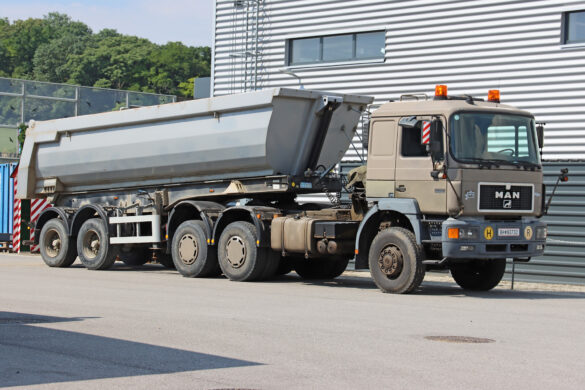 MAN 33.403 6x6 Silent mit Kipper-Anhänger © Doppeladler.com