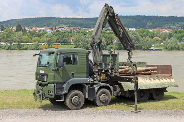 MAN TGS 41.480 8X8 Kipperfahrzeug mit Frontladekran 26 mt - mit Holzgreifer © Doppeladler.com