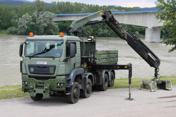 MAN TGS 41.480 8x8 Kipperfahrzeug mit Frontladekran 26 mt © Doppeladler.com