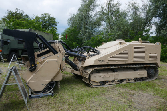 Ferngelenktes Minenräumfahrzeug "mittel" vom Typ DOK-ING MV-10 © Doppeladler.com