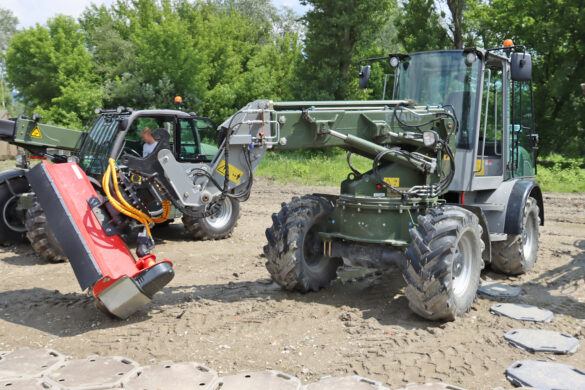 PAUS Teleskopschwenklader TSL 855 © Doppeladler.com
