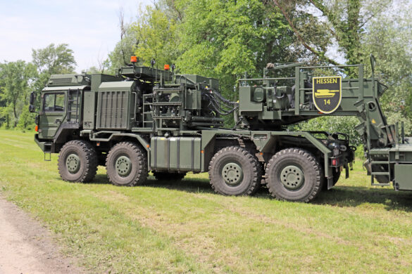 Schwerlast-Transportsystem SLTS70t von Rheinmetall MAN Military Vehicles RMMV mit EMPL Tiefladesattelauflieger 70t © Doppeladler.com