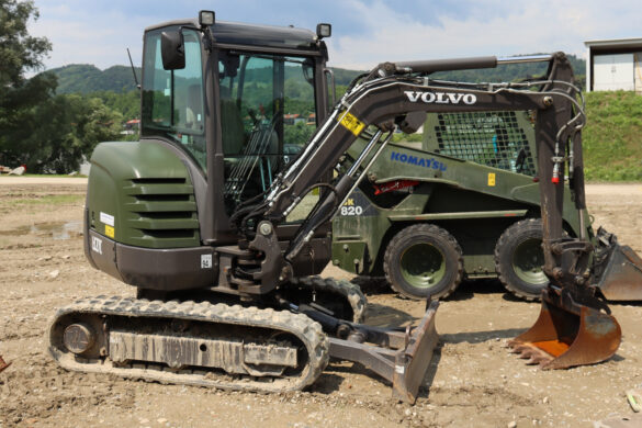Minibagger Volvo EC27C © Doppeladler.com