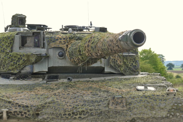 Leopard 2A4 mit Saab Barracuda Tarnnetz © Doppeladler.com