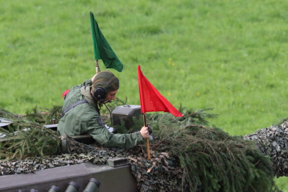 Rote Fahne rein - scharfe Munition wird geladen © Doppeladler.com