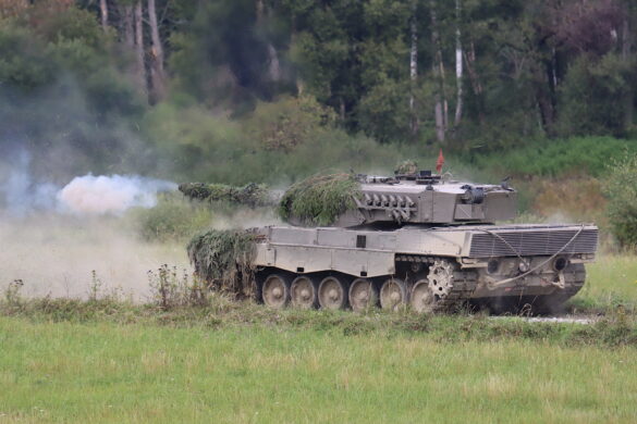 Kampfpanzer Leopard 2A4 im scharfen Schuss © Doppeladler.com