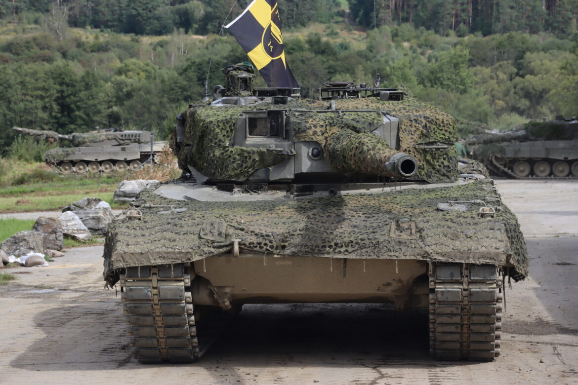 Kampfpanzer Leopard 2A4 bei der Übung HANDWERK 2022 © Doppeladler.com