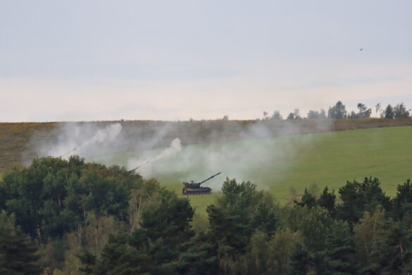 155 mm Panzerhaubitzen M-109A5Ö im scharfen Schuss © Doppeladler.com