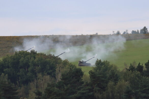 155 mm Panzerhaubitzen M-109A5Ö im scharfen Schuss © Doppeladler.com