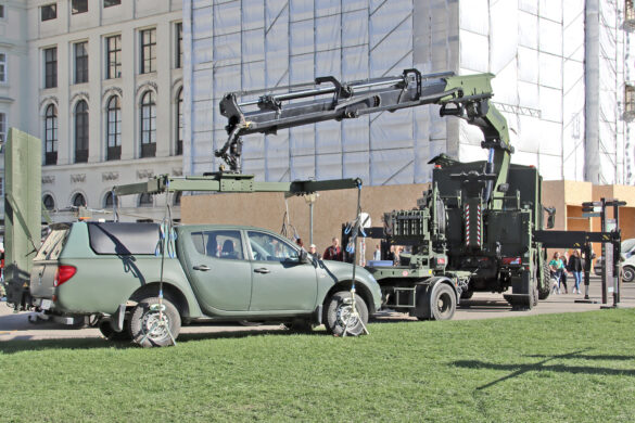 Mittleres Bergefahrzeug RMMV 42M 28.445 mit Ladekran Palfinger PK 410002-EH C © Doppeladler.com