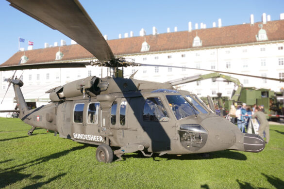 Sikorsky S-70A-42 BLACK HAWK 6M-BI © Doppeladler.com