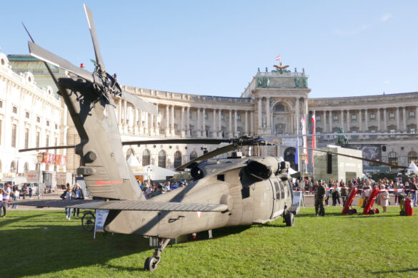 Sikorsky S-70A-42 BLACK HAWK 6M-BI © Doppeladler.com
