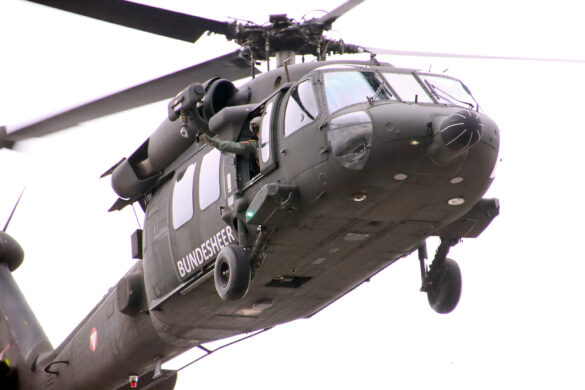 Sikorsky S-70A-42 BLACK HAWK 6M-BI © Doppeladler.com