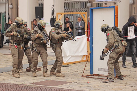 Zugriff durch das Einsatzkommando Cobra © Doppeladler.com