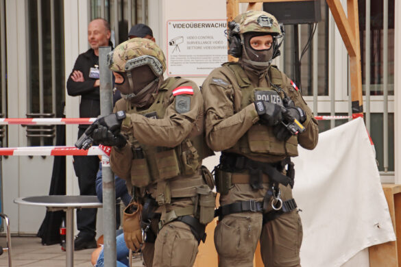 Einsatzkommando Cobra © Doppeladler.com