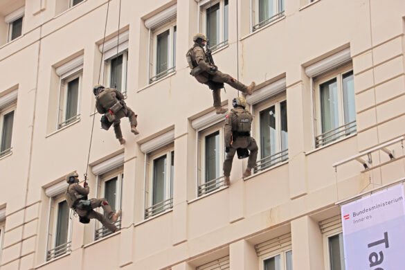 Einsatzkommando Cobra © Doppeladler.com