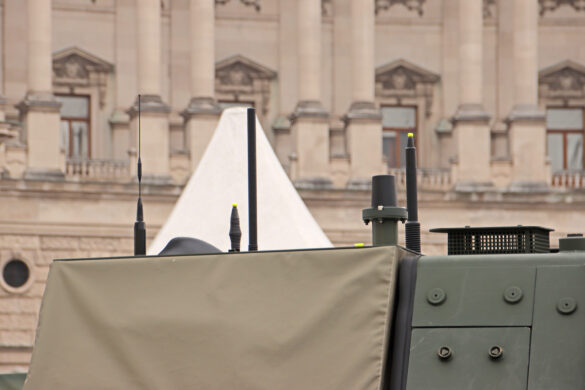 Antennen am Heck des DINGO 2 Störfahrzeug / ECM © Doppeladler.com