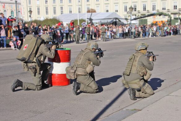 Sicherung durch die Panzergrenadiere © Doppeladler.com