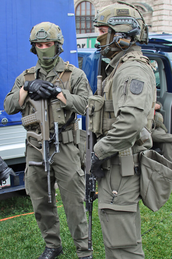 Auslaufmodell - das klassische Sturmgewehr StG-77 (Steyr AUG) soll durchwegs auf die A2-Version aufgerüstet werden © Doppeladler.com
