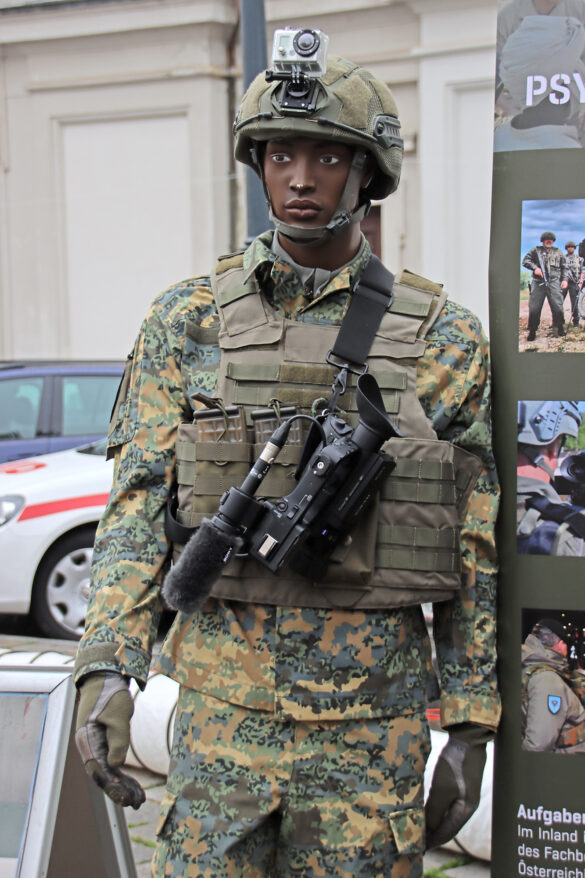 PSYOPS © Doppeladler.com