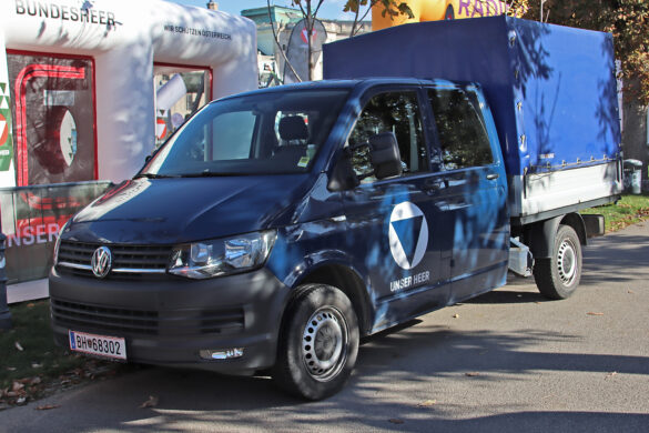 VW Transporter T6 mit Doppelkabine und Pritsche © Doppeladler.com