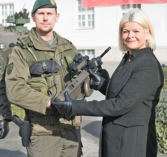 Übergabe der Sturmgewehre StG 77 A1 MOD © Bundesheer