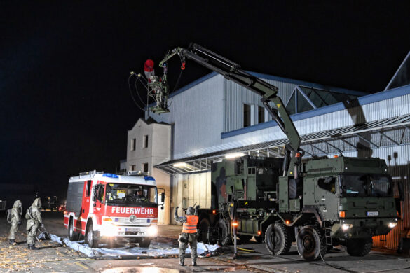 Dekontaminationssystem Mammut dekontaminiert Feuerwehrfahrzeuge © Bundesheer