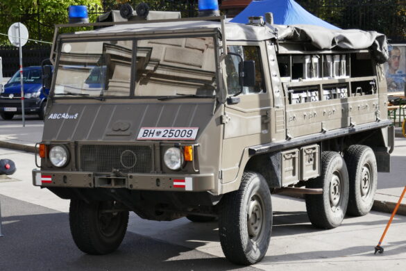 Rette- und Bergefahrzeug Pinzgauer 712 RuB © Doppeladler.com