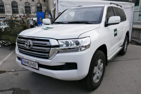 Toyota Land Cruiser 200. Gehärtet von der Fa. Achleitner © Doppeladler.com