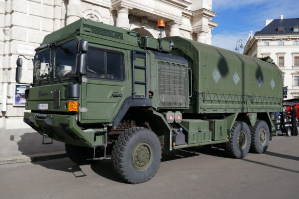 Leichtes, geländegängiges Bergefahrzeug (lBgeFzg) MAN HX 42M 6x6 mit Seilwinde-Anlage © Doppeladler.com