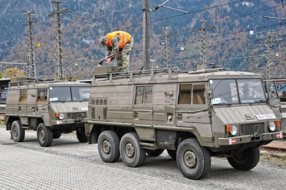 Auslaufmodelle Pinzgauer 6x6 und 4x4 © Bundesheer