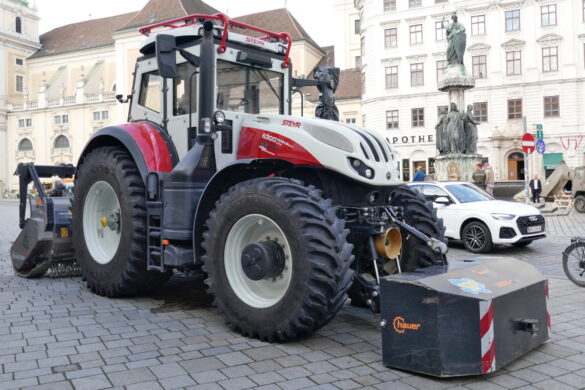 Splittergeschützter Traktor Steyr Terrus 6300 CVT © Doppeladler.com