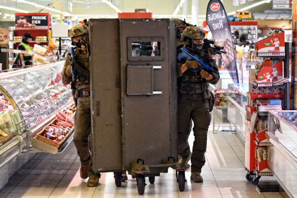 Cobra im Anti-Terror Einsatz - blaue Trainingswaffen © Bundesheer