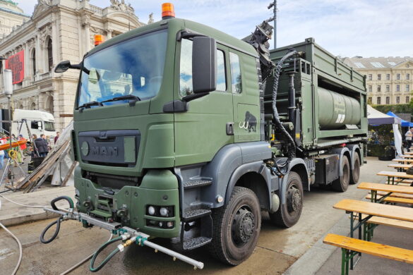 10.000 Liter Trinkwasserbehälter auf MAN TGS 38480 8x8 © Doppeladler.com