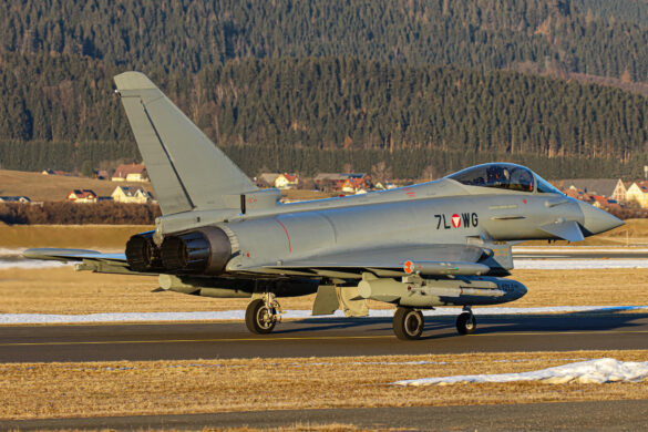 Eurofighter Typhoon 7L-WG standardmäßig mit Bordkanone und einer IRIS-T Lenkwaffe bewaffnet © M. Weinberger