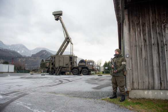 Aufklärungs- und Zielzuweisungsradargerät (AZR) vom Typ Thomson RAC3D Flamingo © Bundesheer