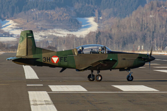 Pilatus PC-7 Turbo Trainer 3H-FE in Zeltweg bei der Überstellung © M. Weinberger