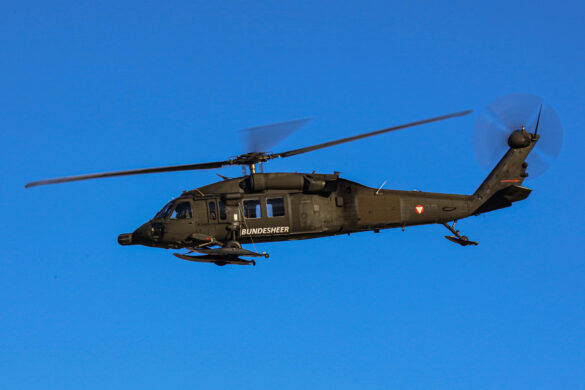 Sikorsky S-70A-42 Black Hawk 6M-BB mit Einsinkschutz © M. Weinberger