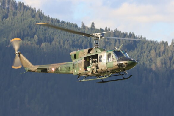 5D-HK | Agusta Bell AB-212 © Doppeladler.com