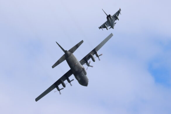 Abfang-Demo des Bundesheeres: Lockheed C-130K Hercules und Eurofighter Typhoon © Doppeladler.com